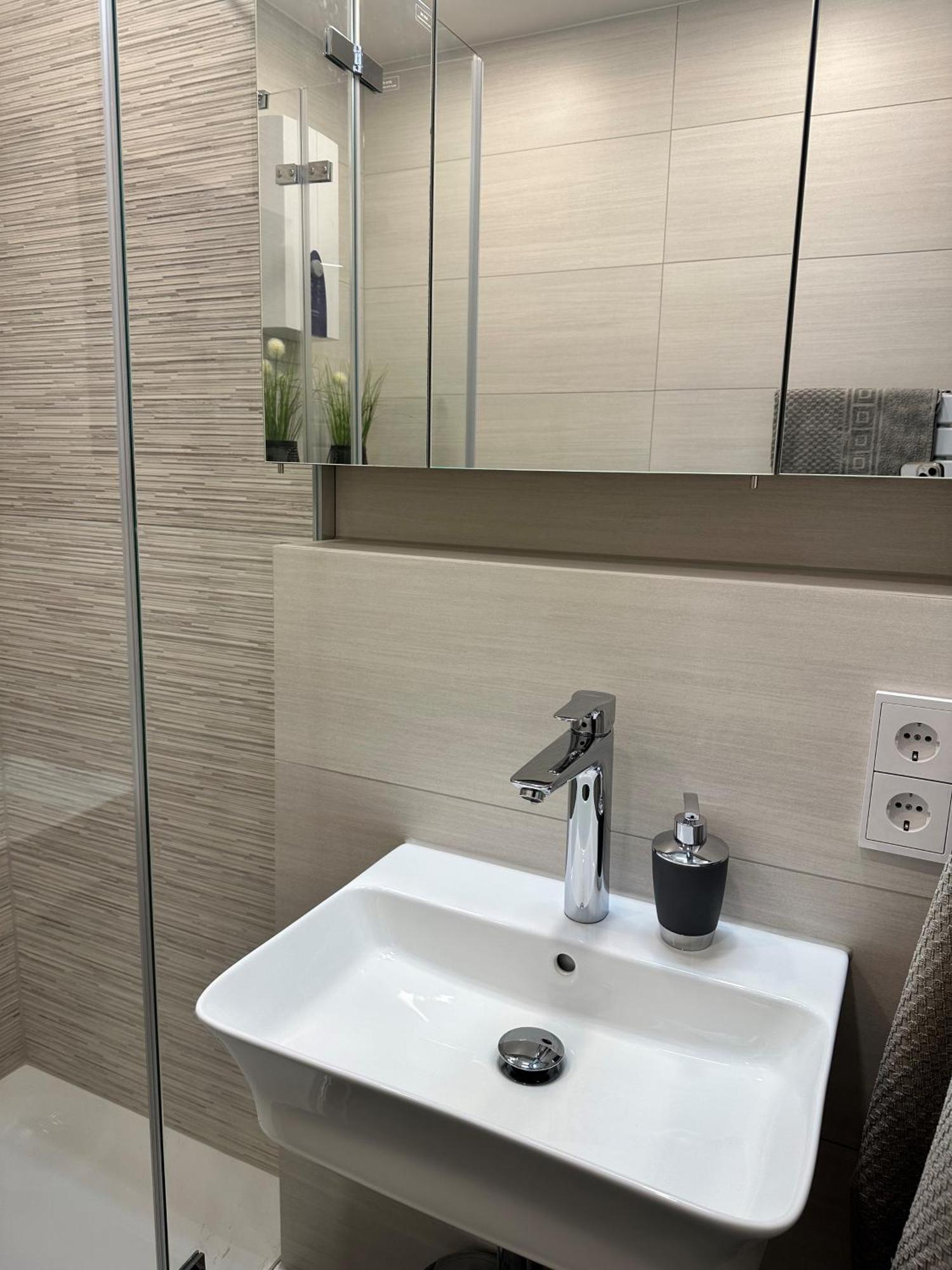 Sky21 * Langen Exklusives Vollausstattung / Zentrale Lage *neu* Apartment